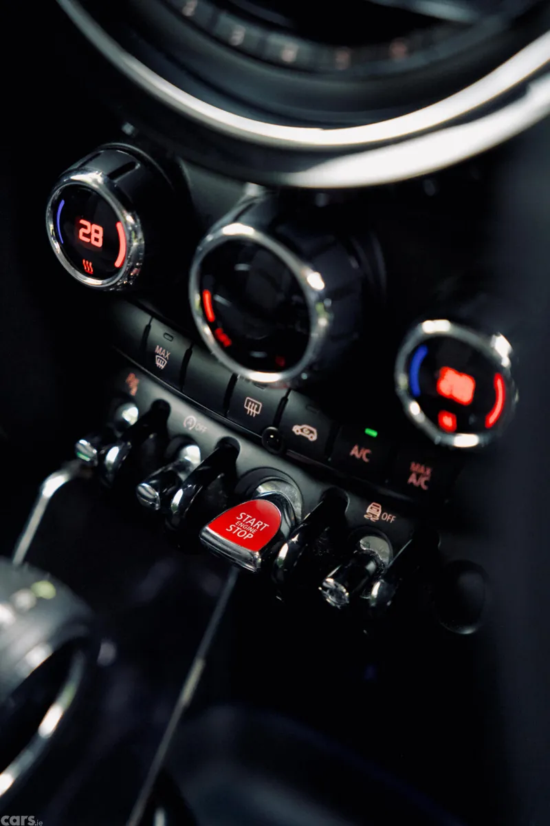 Mini Cooper Hatchback, Diesel, 2019, Black