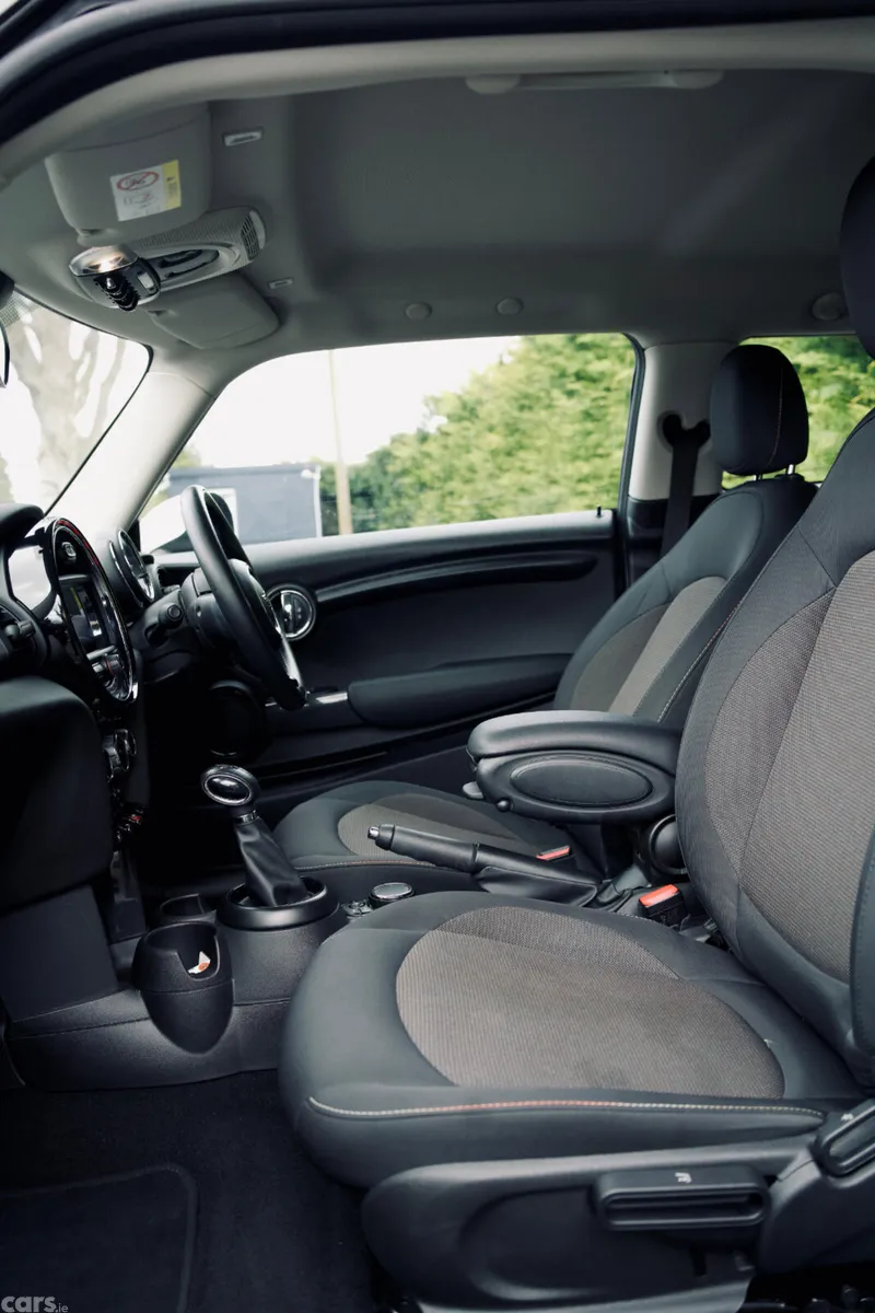 Mini Cooper Hatchback, Diesel, 2019, Black