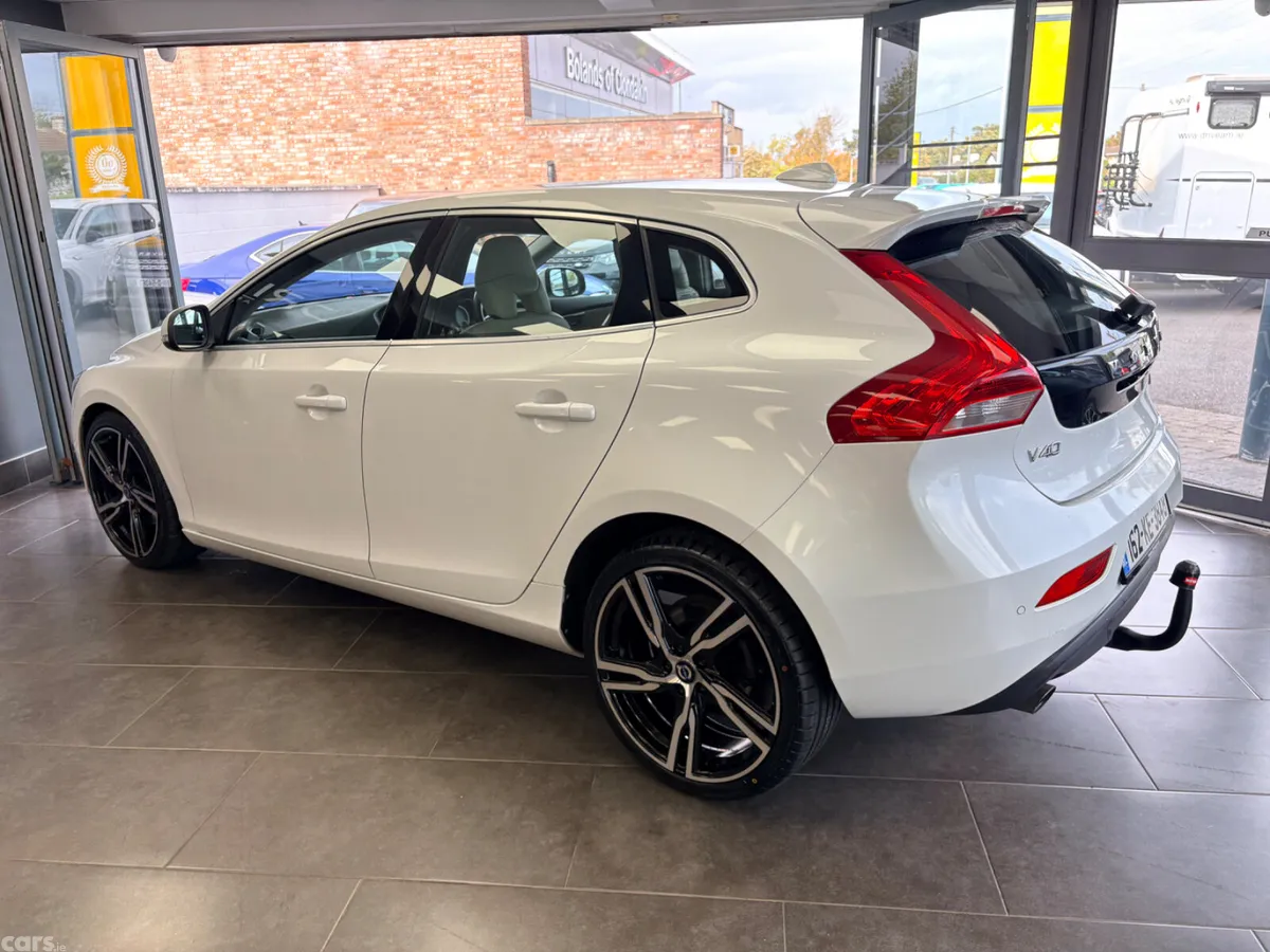 Volvo V40 Hatchback, Diesel, 2016, White