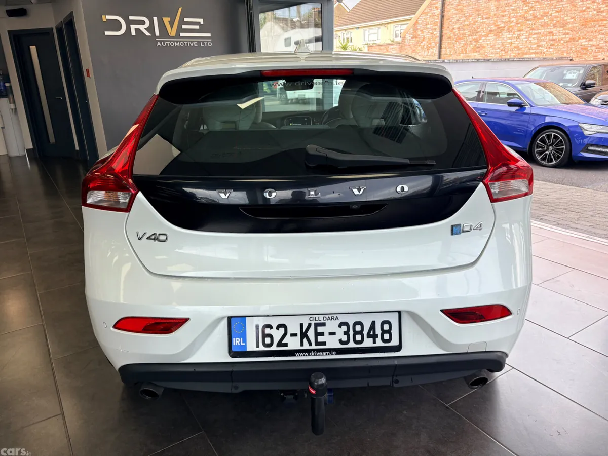 Volvo V40 Hatchback, Diesel, 2016, White