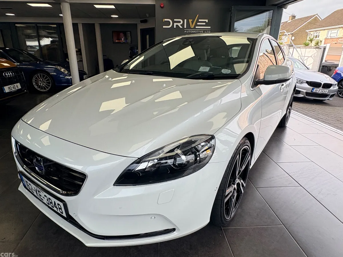 Volvo V40 Hatchback, Diesel, 2016, White