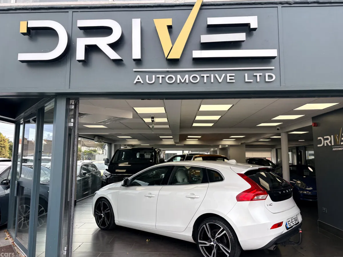 Volvo V40 Hatchback, Diesel, 2016, White
