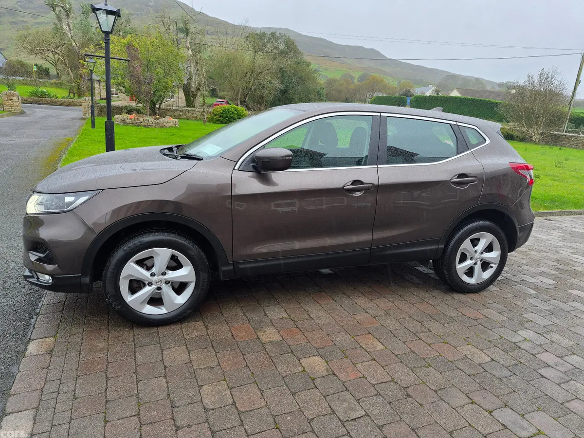 Nissan Qashqai Hatchback, Diesel, 2019, Brown