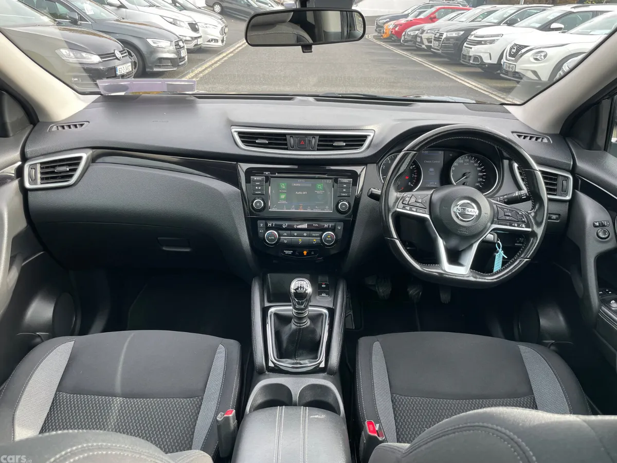 Nissan Qashqai MPV, Petrol, 2019, Black