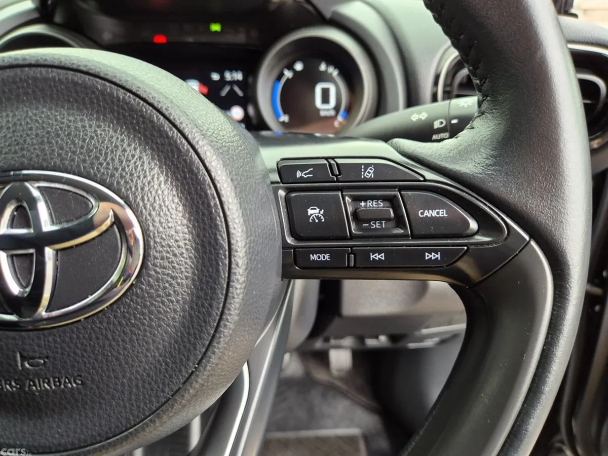 Toyota Yaris Cross SUV, Petrol Plug-in Hybrid, 2023, Black