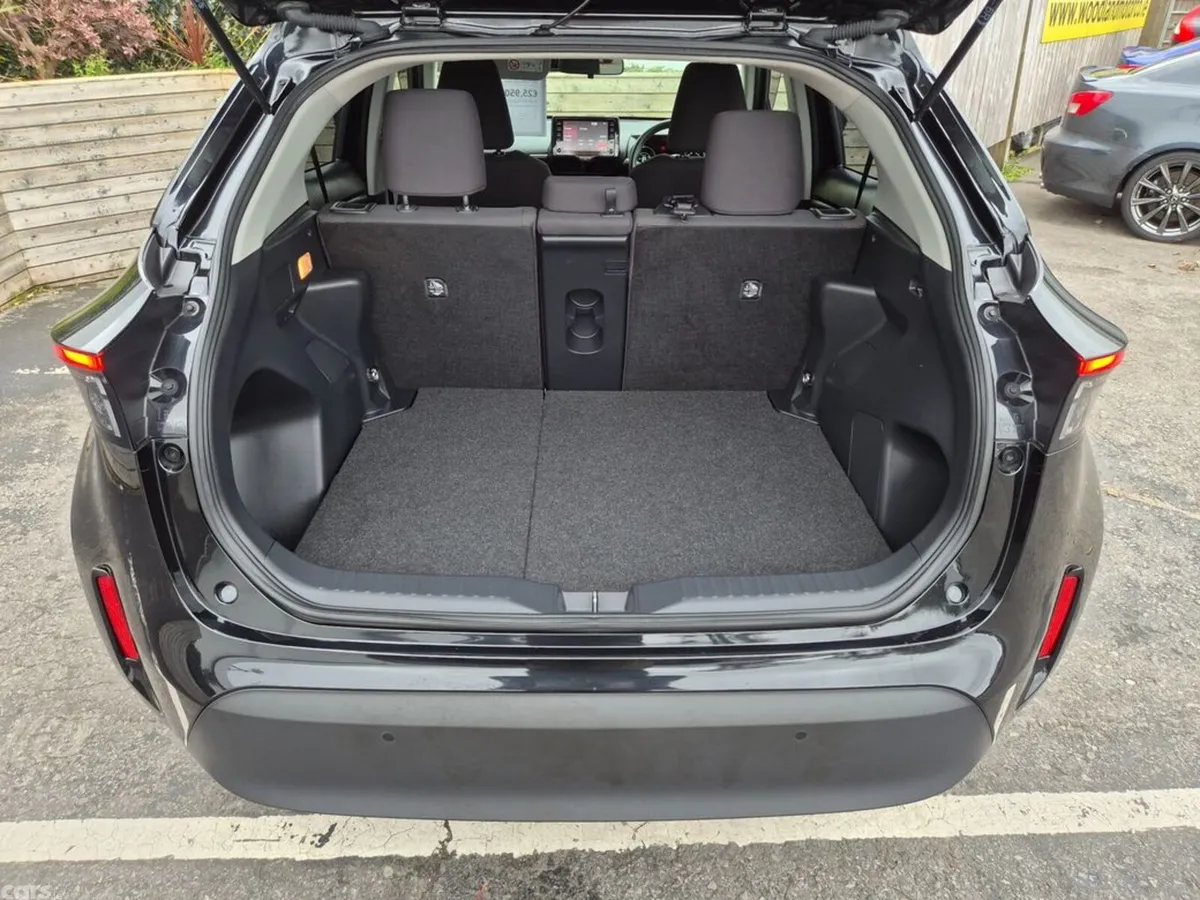 Toyota Yaris Cross SUV, Petrol Plug-in Hybrid, 2023, Black
