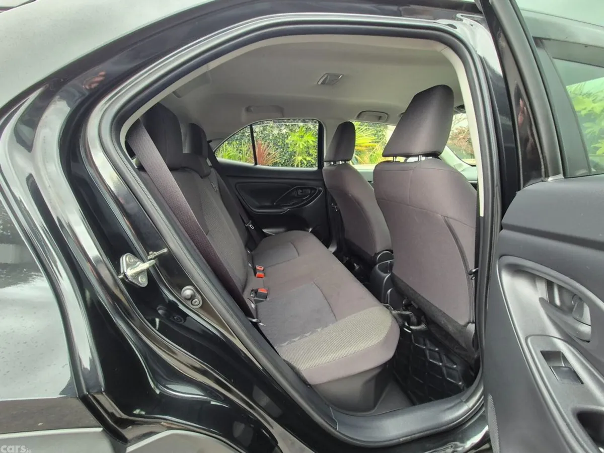Toyota Yaris Cross SUV, Petrol Plug-in Hybrid, 2023, Black
