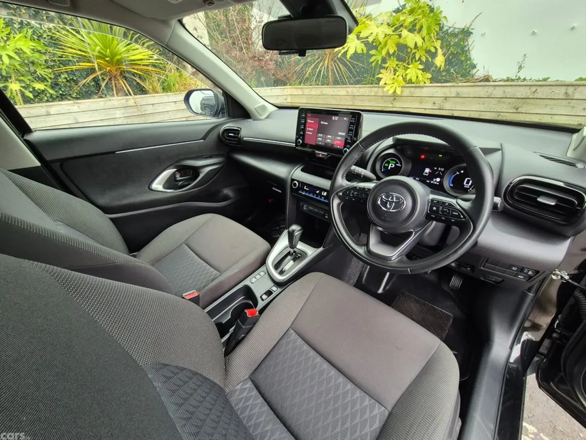 Toyota Yaris Cross SUV, Petrol Plug-in Hybrid, 2023, Black