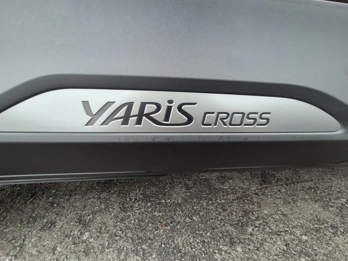 Toyota Yaris Cross SUV, Petrol Plug-in Hybrid, 2023, Black