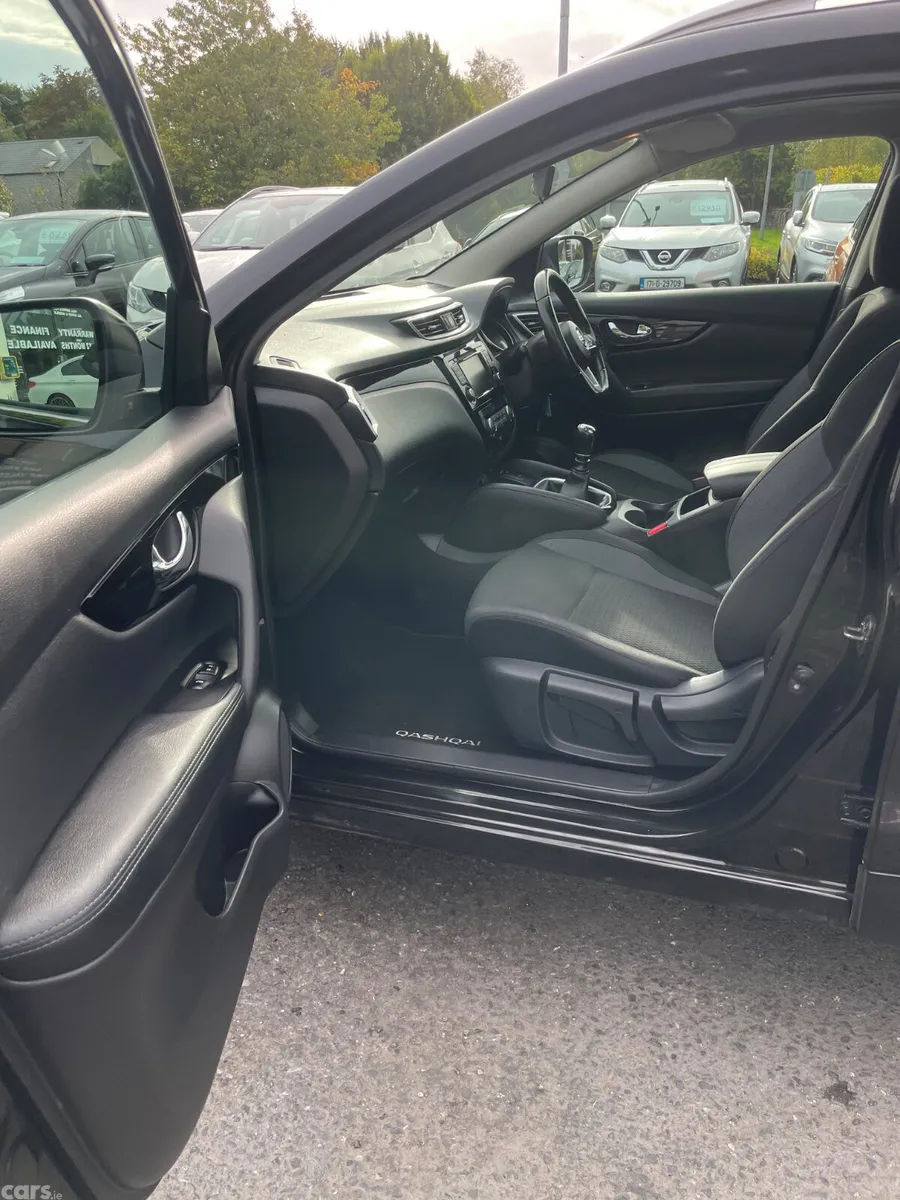 Nissan Qashqai MPV, Petrol, 2019, Black