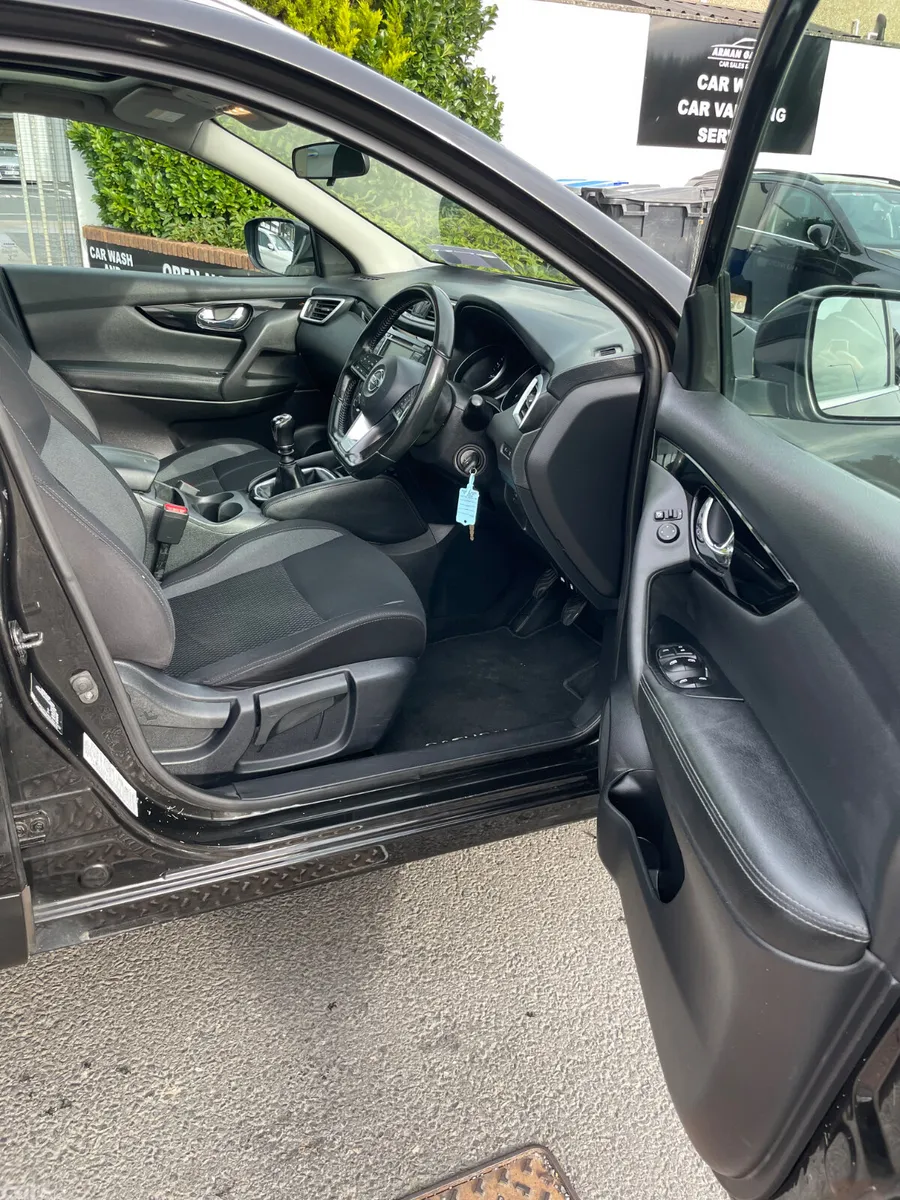 Nissan Qashqai MPV, Petrol, 2019, Black