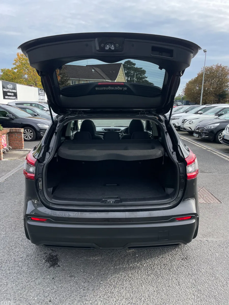 Nissan Qashqai MPV, Petrol, 2019, Black