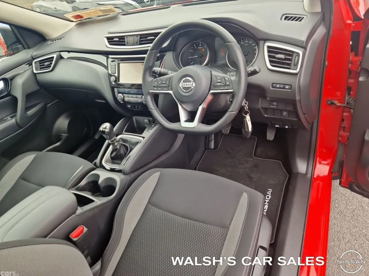 Nissan Qashqai SUV, Petrol, 2020, Red