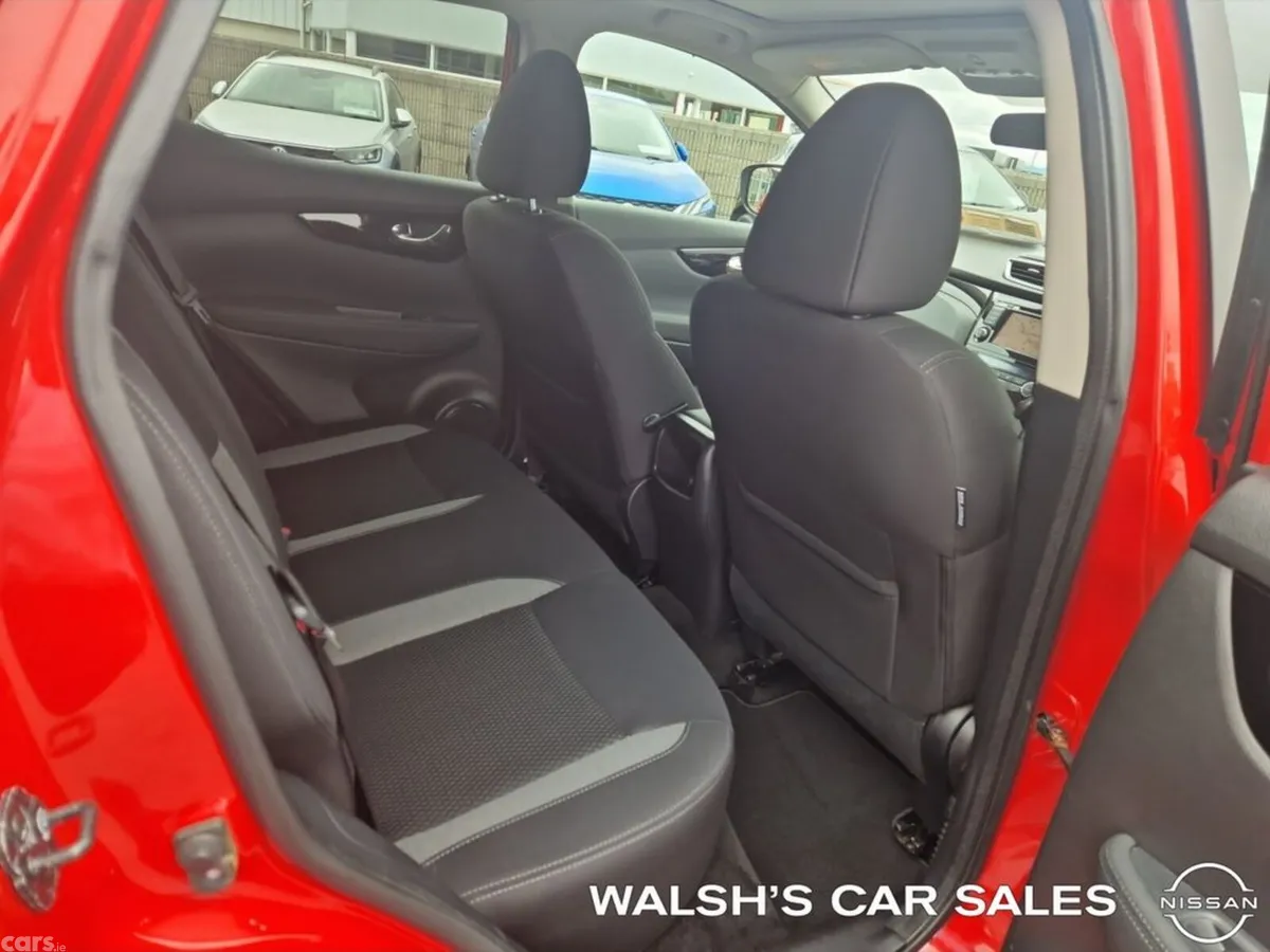 Nissan Qashqai SUV, Petrol, 2020, Red