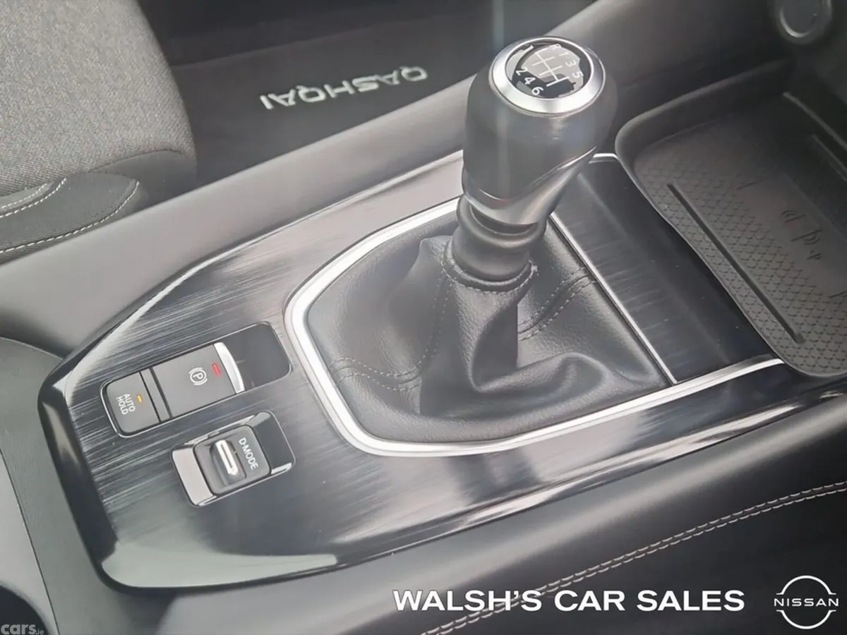 Nissan Qashqai SUV, Petrol, 2022, Red