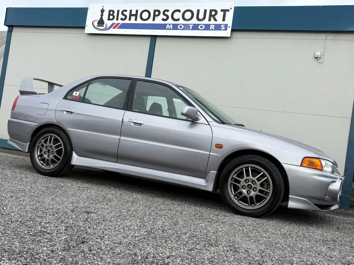 Mitsubishi Lancer Saloon, Petrol, 1996, Grey