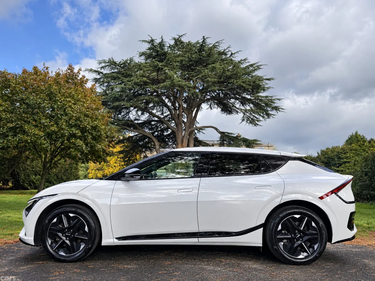 Kia EV6 Hatchback, Electric, 2025, White