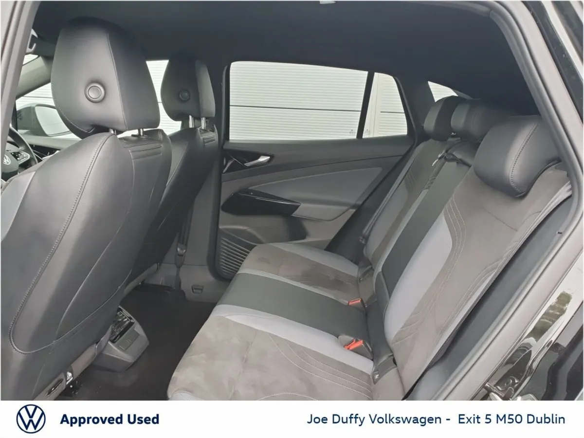 Volkswagen ID.4 SUV, Electric, 2025, Black