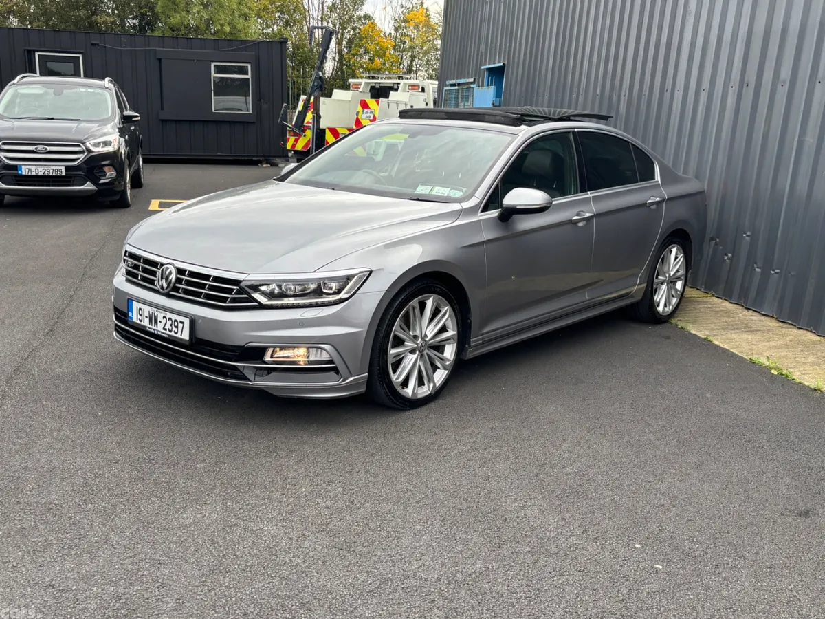 Volkswagen Passat Saloon, Diesel, 2019, Silver