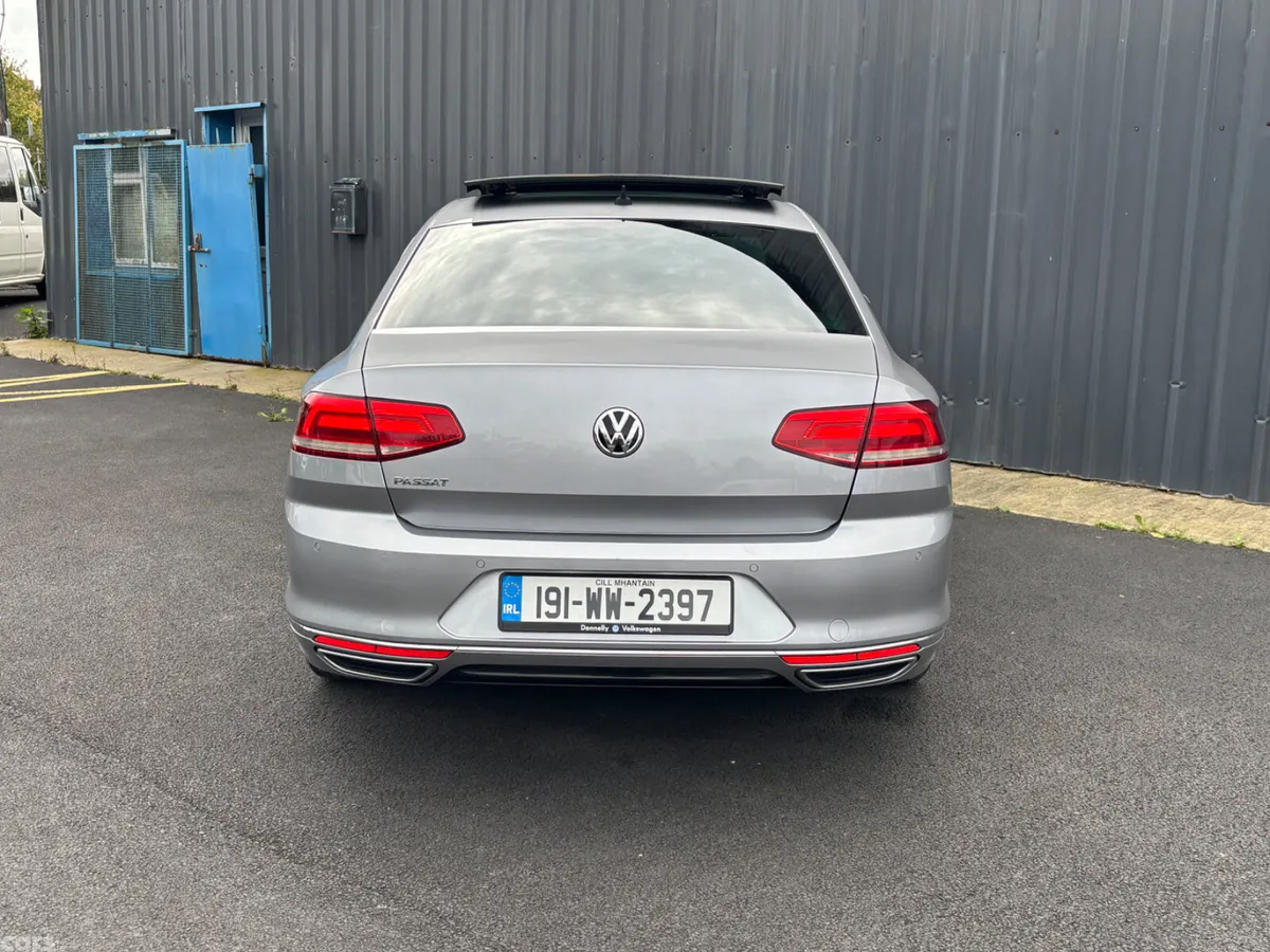 Volkswagen Passat Saloon, Diesel, 2019, Silver