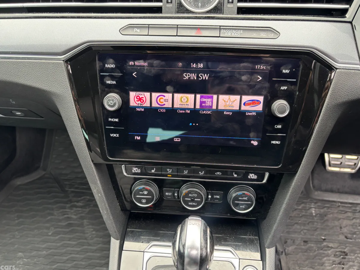 Volkswagen Passat Saloon, Diesel, 2019, Silver