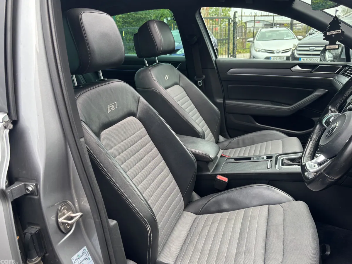 Volkswagen Passat Saloon, Diesel, 2019, Silver