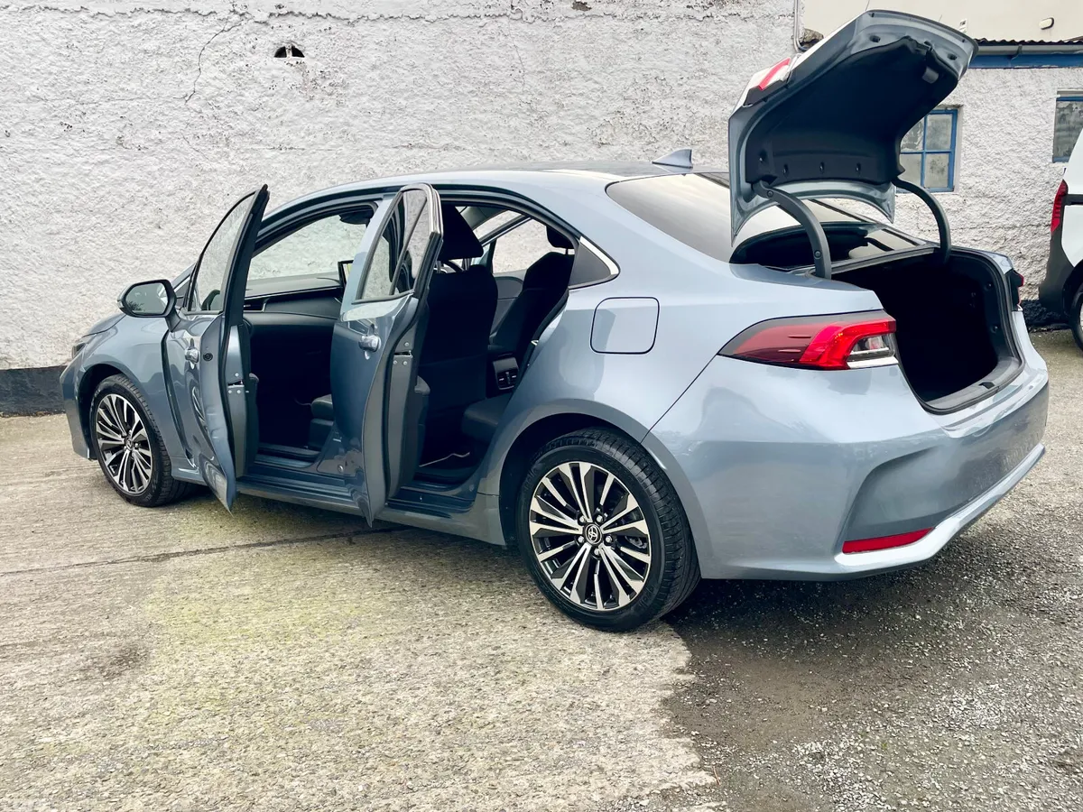 Toyota Corolla Saloon, Petrol Hybrid, 2025, Grey