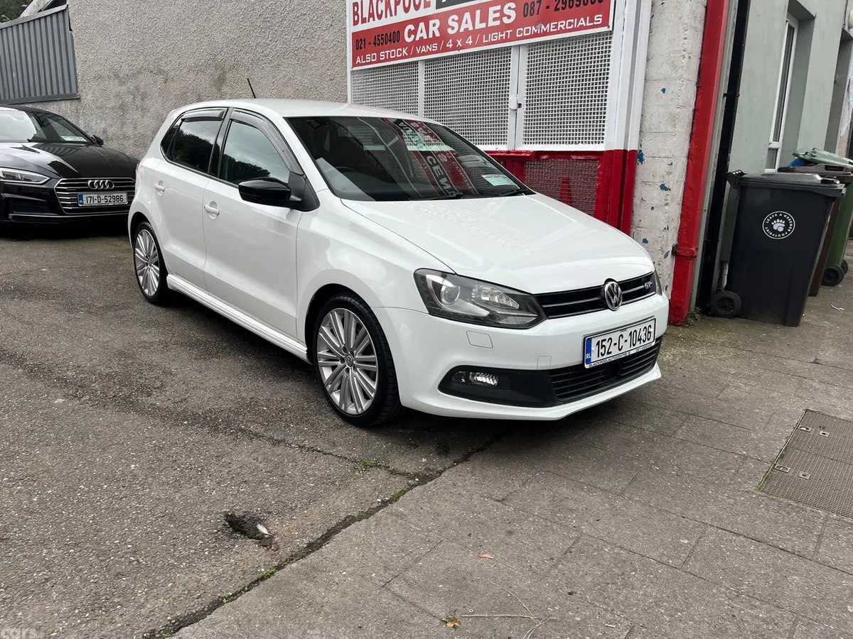 Volkswagen Polo Hatchback, Petrol, 2015, White