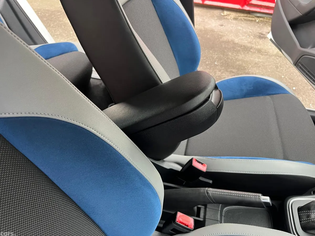 Volkswagen Polo Hatchback, Petrol, 2015, White