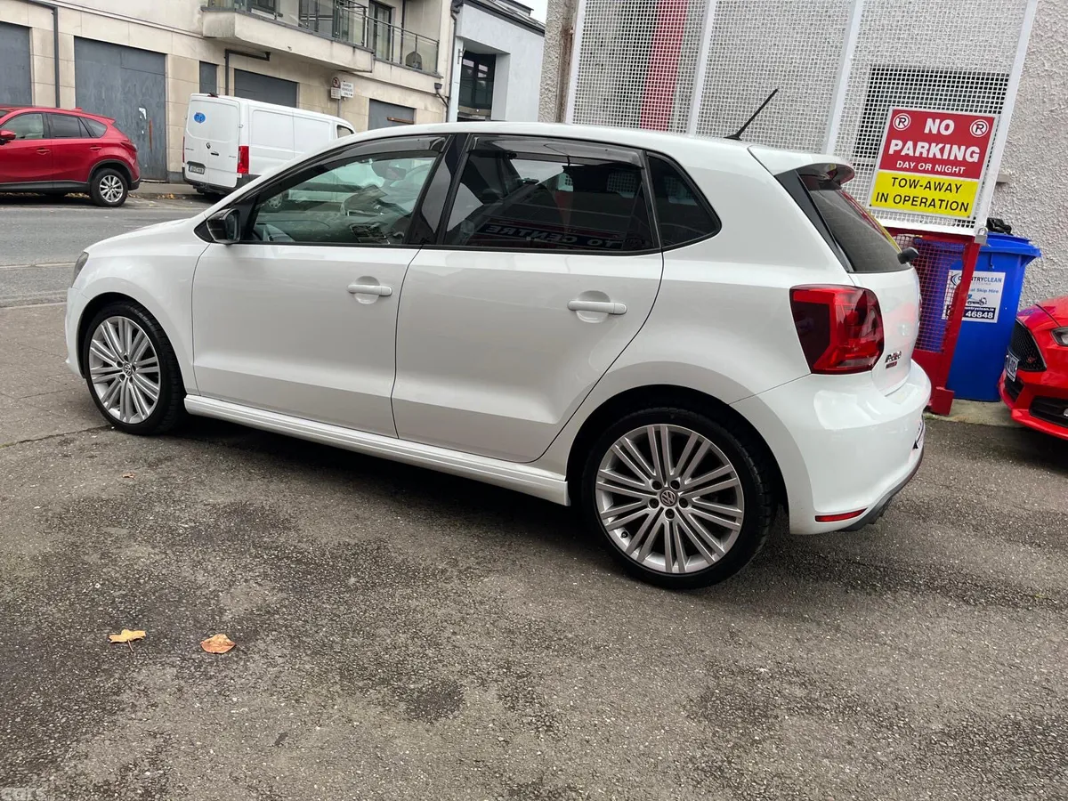 Volkswagen Polo Hatchback, Petrol, 2015, White
