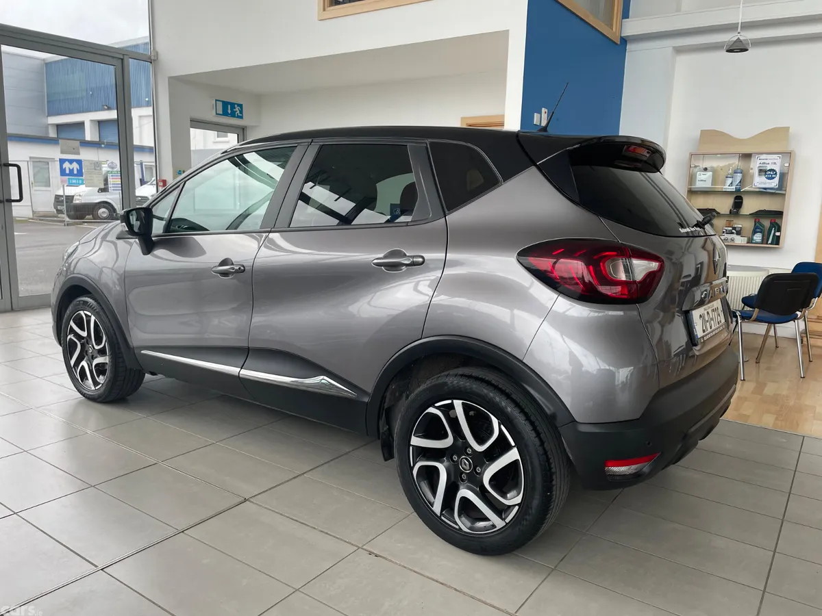 Renault Captur Hatchback, Petrol, 2021, Grey
