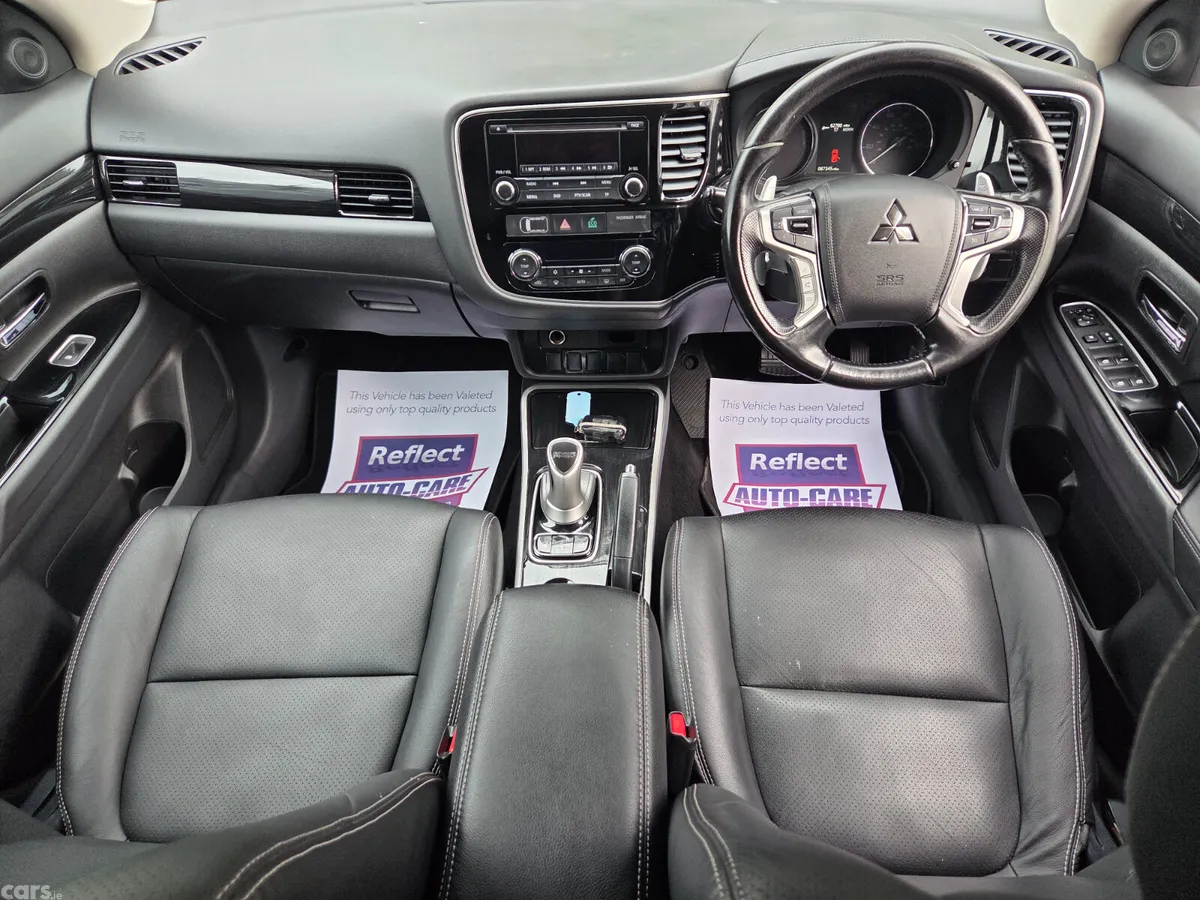 Mitsubishi Outlander SUV, Petrol Hybrid, 2016, White
