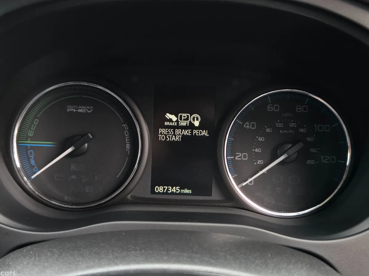 Mitsubishi Outlander SUV, Petrol Hybrid, 2016, White