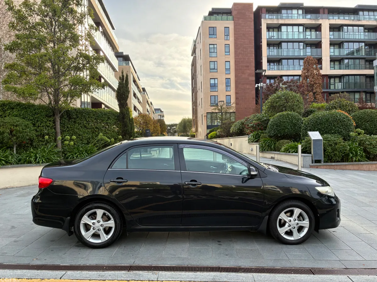Toyota Corolla Saloon, Diesel, 2012, Black