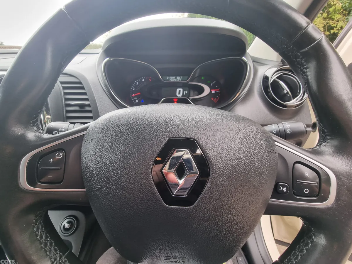 Renault Captur Hatchback, Diesel, 2016, Beige