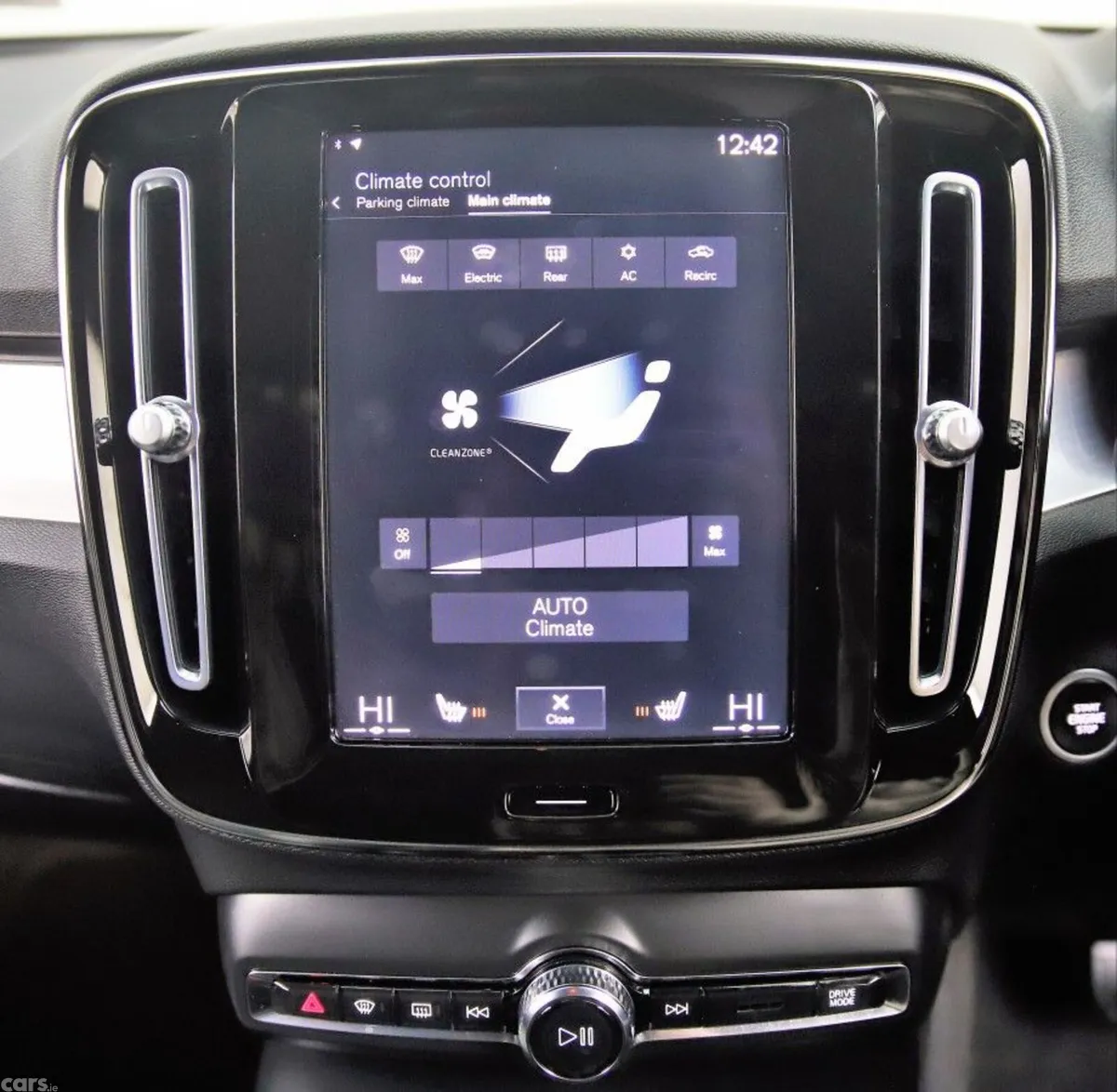 Volvo XC40 SUV, Petrol Plug-in Hybrid, 2023, White