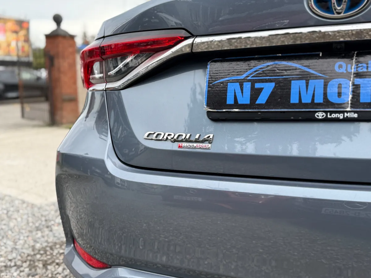 Toyota Corolla Saloon, Petrol Hybrid, 2022, Grey