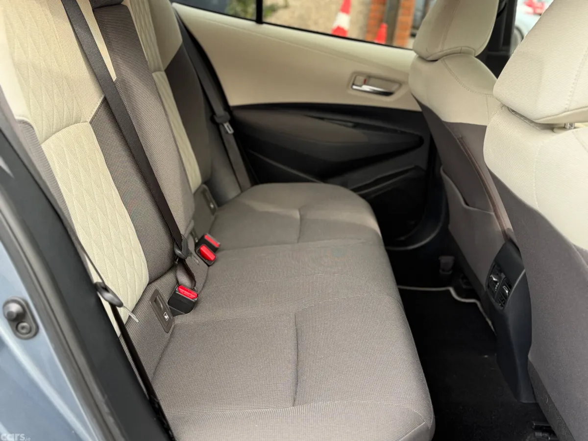 Toyota Corolla Saloon, Petrol Hybrid, 2022, Grey