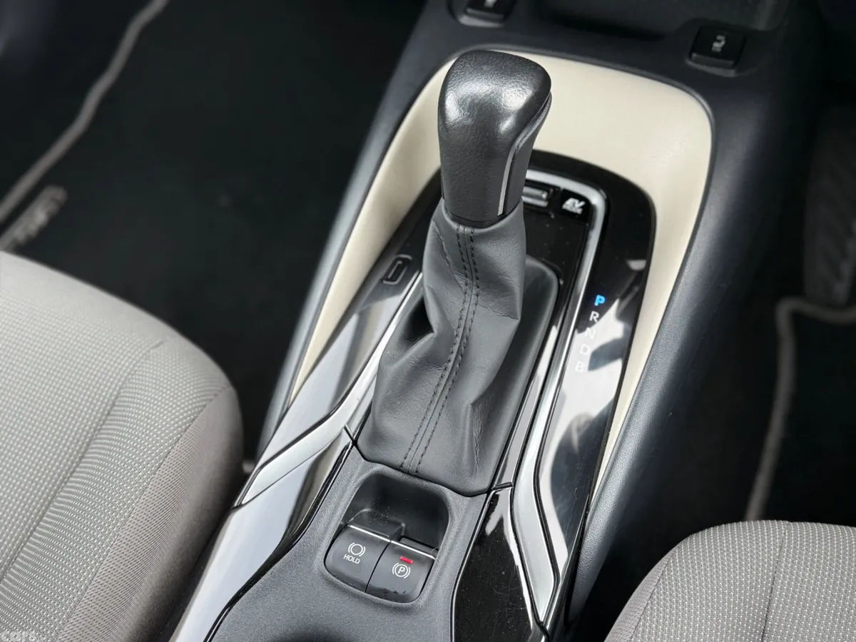 Toyota Corolla Saloon, Petrol Hybrid, 2022, Grey