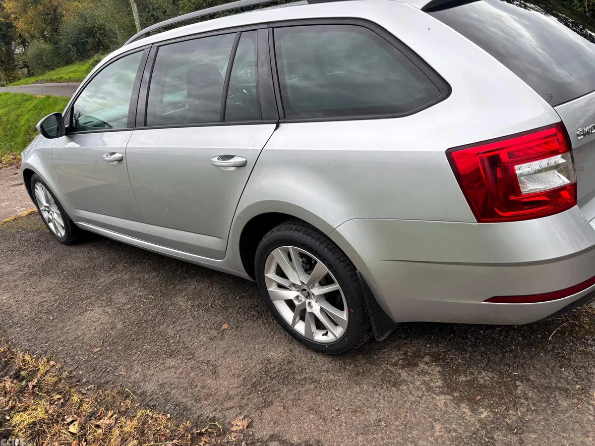 Skoda Octavia Estate, Diesel, 2019, Silver