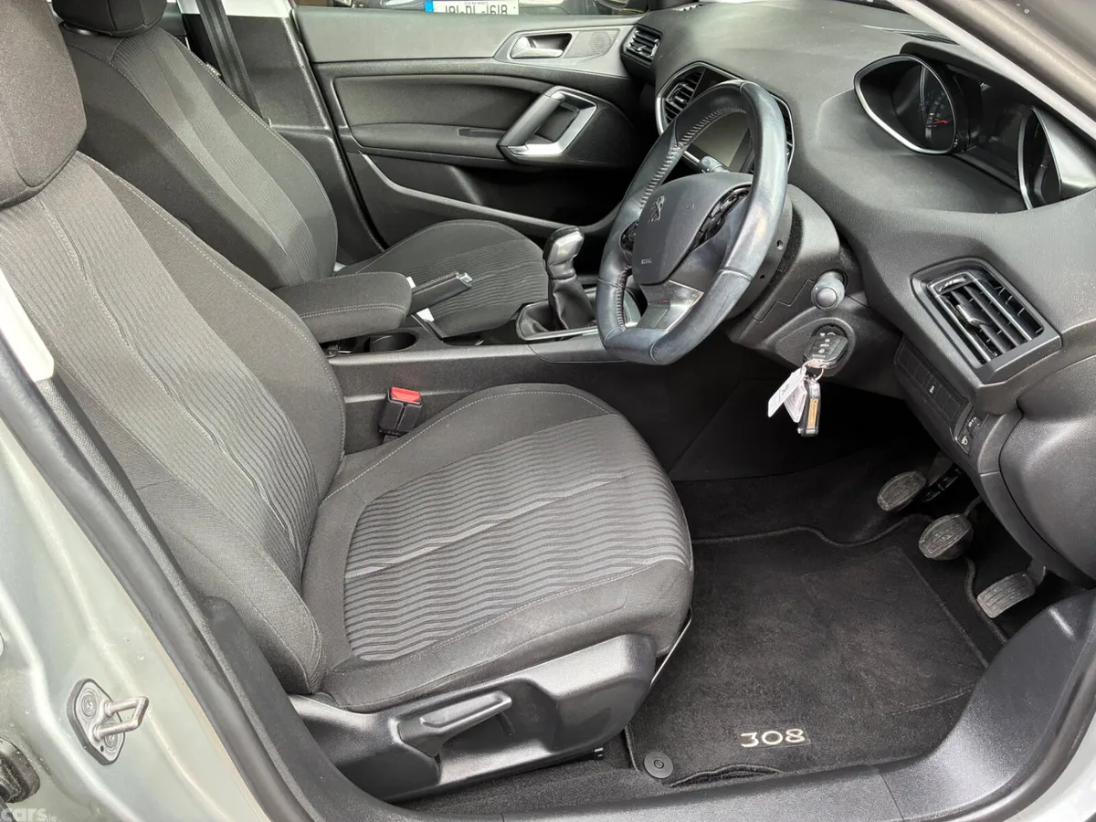 Peugeot 308 Hatchback, Petrol, 2016, Grey