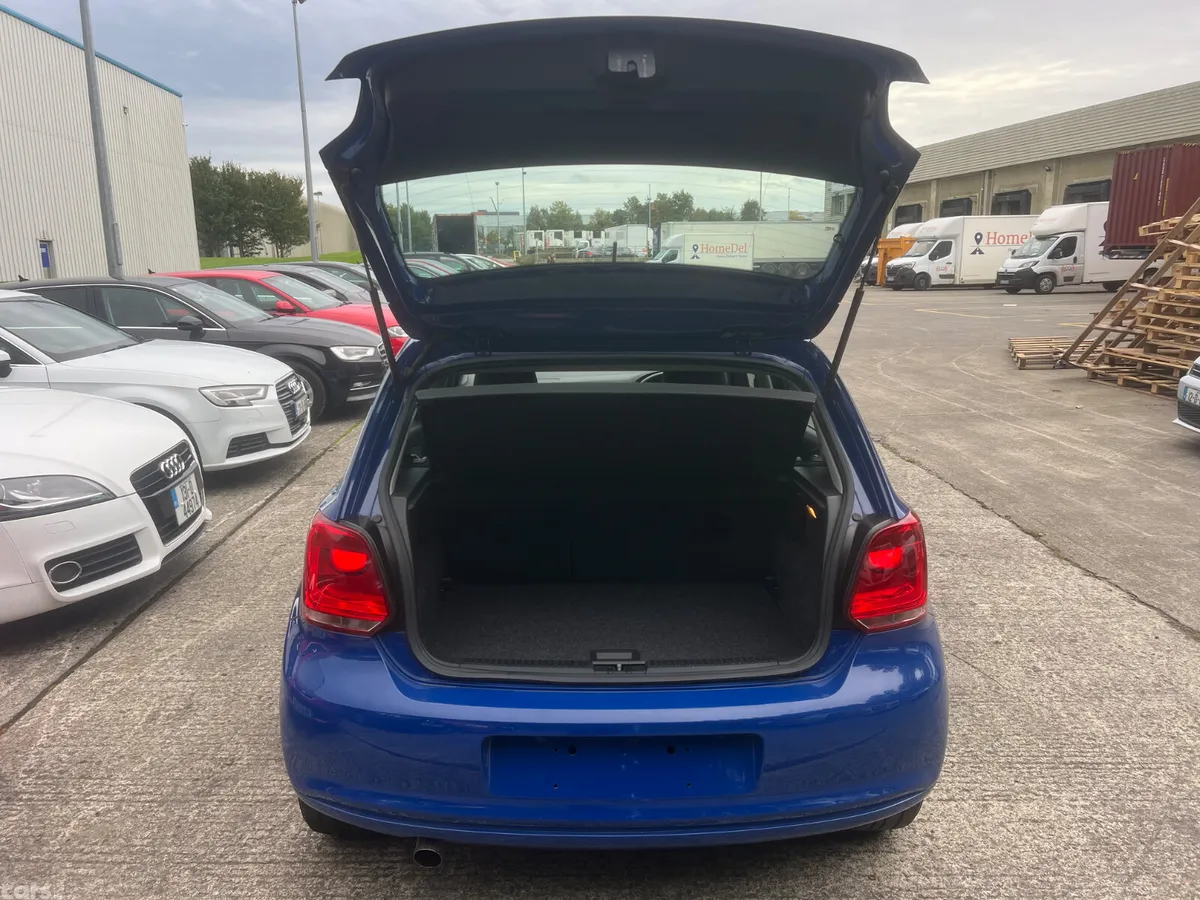 Volkswagen Polo Hatchback, Petrol, 2013, Blue