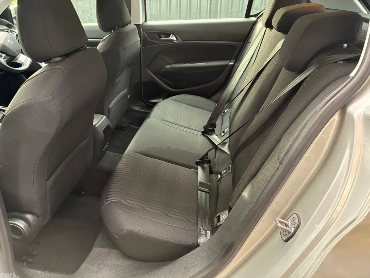 Peugeot 308 Hatchback, Petrol, 2016, Grey