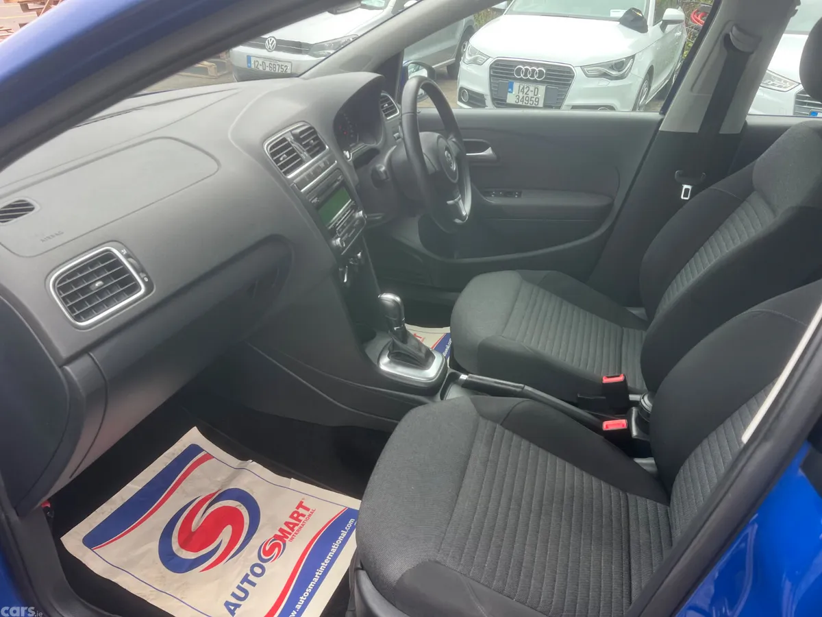 Volkswagen Polo Hatchback, Petrol, 2013, Blue