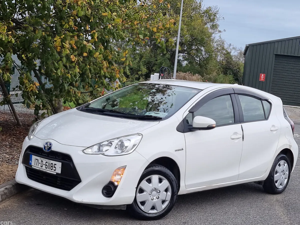 Toyota Aqua Hatchback, Petrol Hybrid, 2017, White