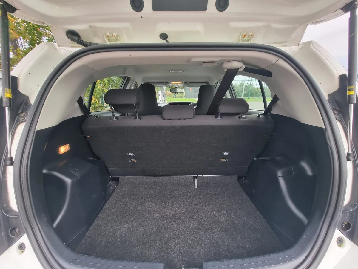 Toyota Aqua Hatchback, Petrol Hybrid, 2017, White