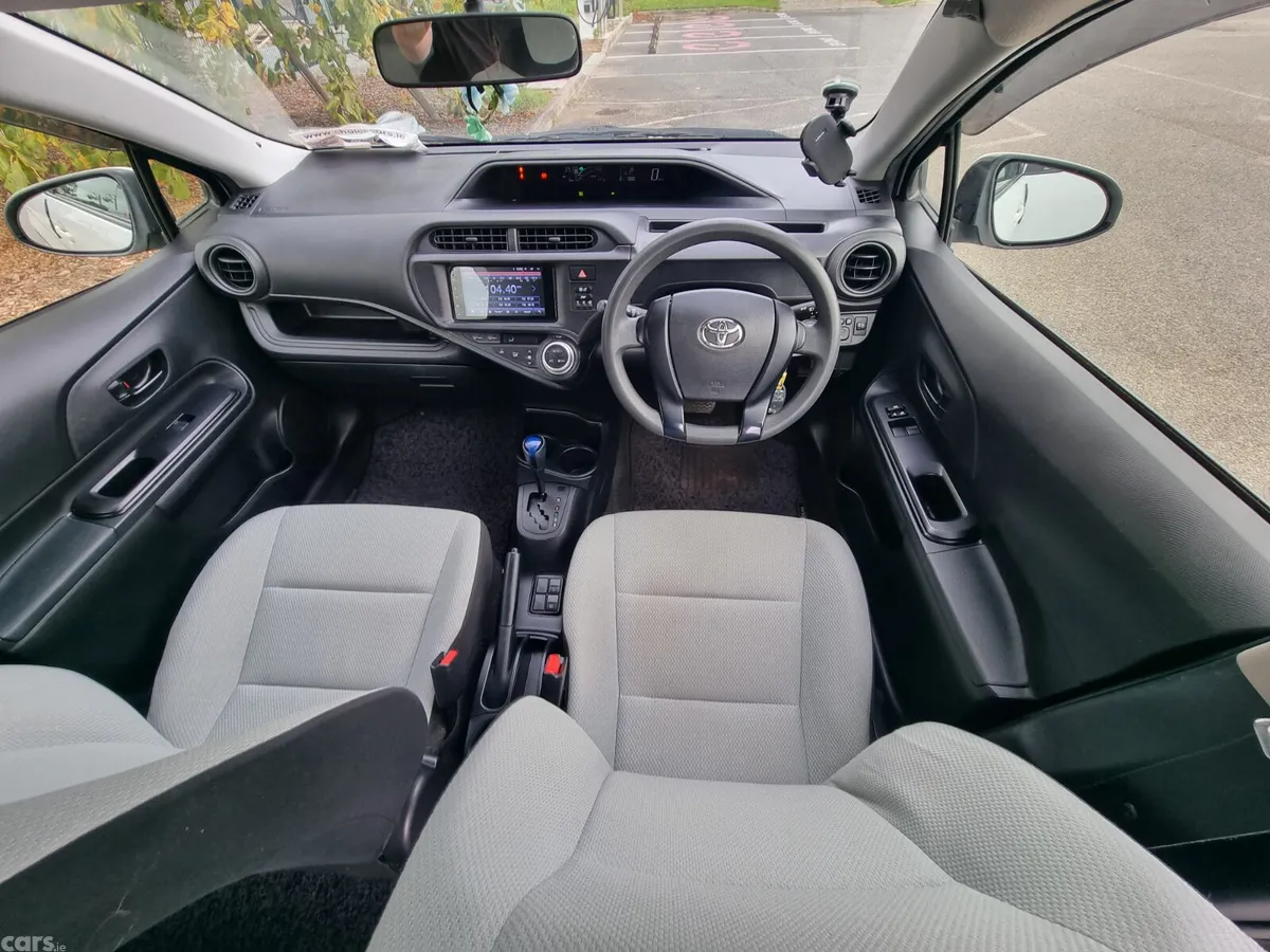 Toyota Aqua Hatchback, Petrol Hybrid, 2017, White
