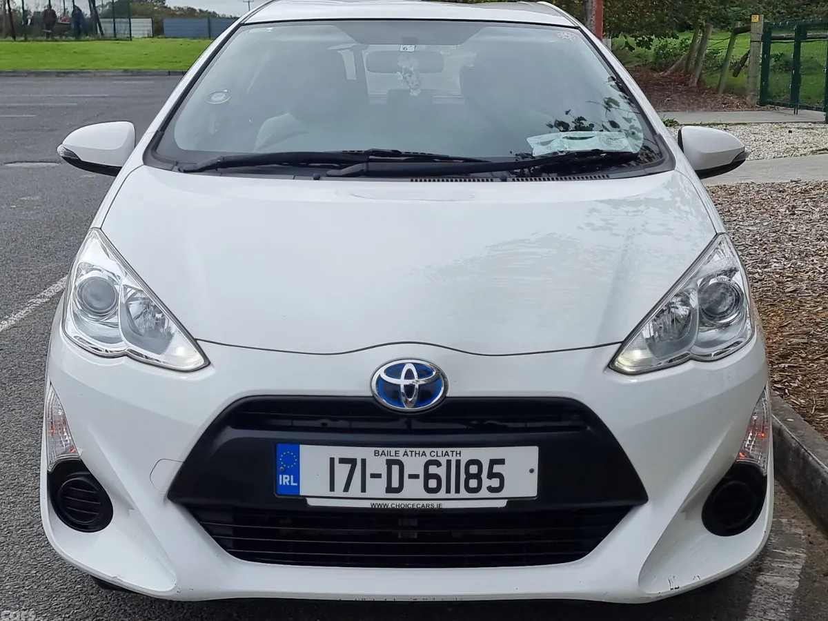 Toyota Aqua Hatchback, Petrol Hybrid, 2017, White
