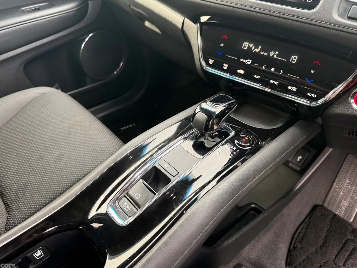 Honda Vezel MPV, Petrol Hybrid, 2019, Black