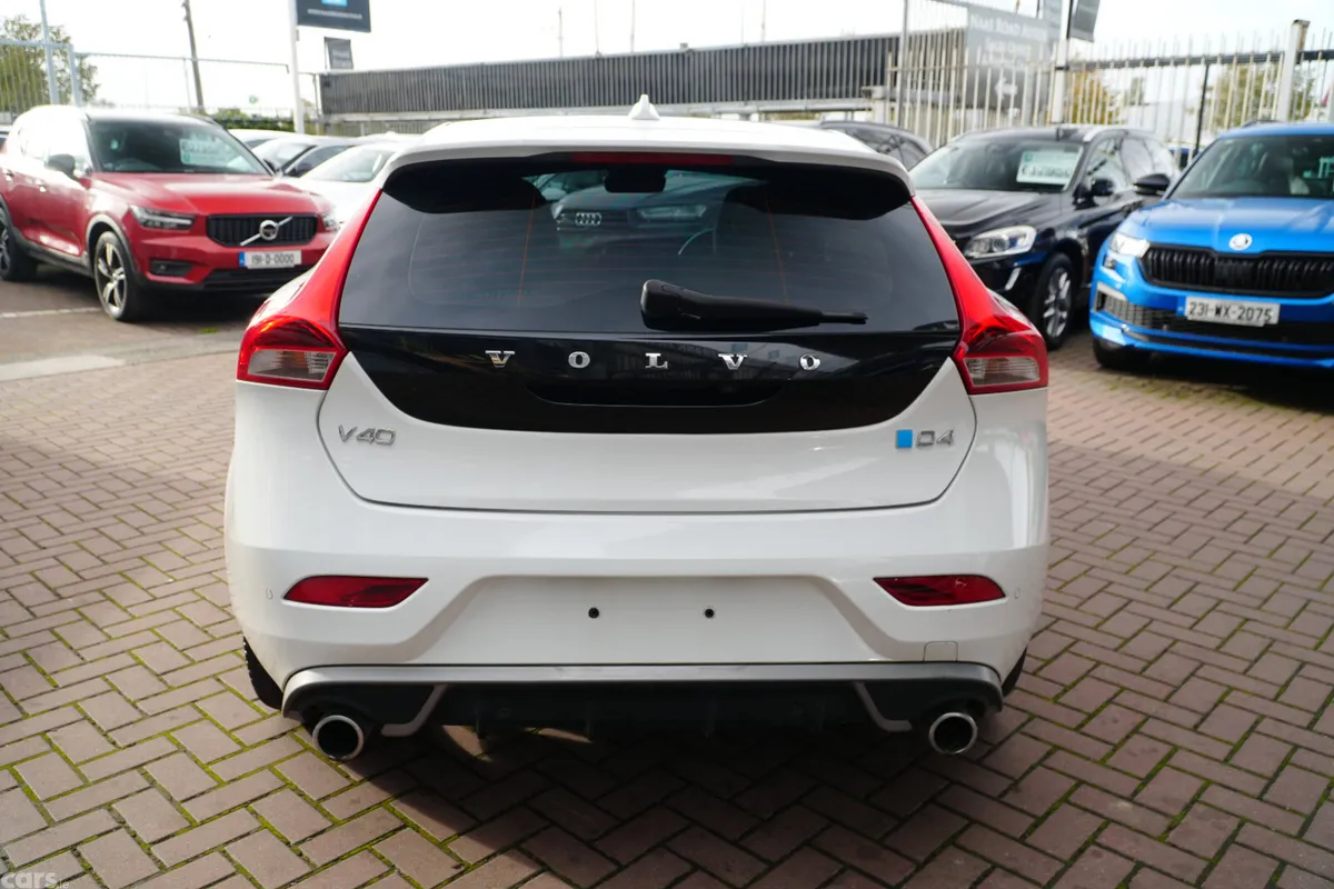 Volvo V40 Hatchback, Diesel, 2016, White